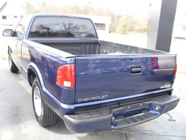 2001 Chevrolet S10 Base