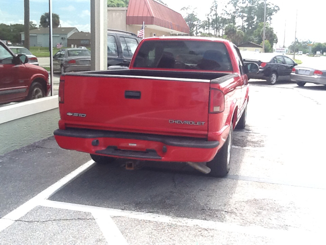 2001 Chevrolet S10 4dr Sdn Auto GLS w/XM