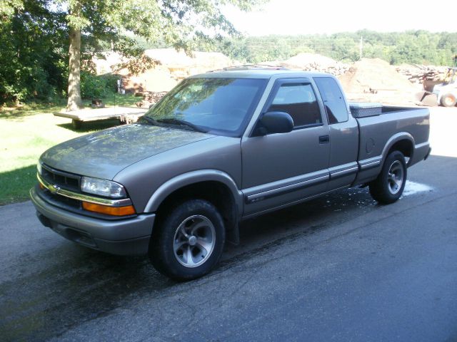 2001 Chevrolet S10 4dr Sdn Auto GLS w/XM