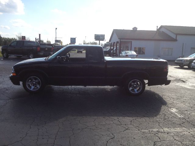 2001 Chevrolet S10 4dr Sdn Auto GLS w/XM