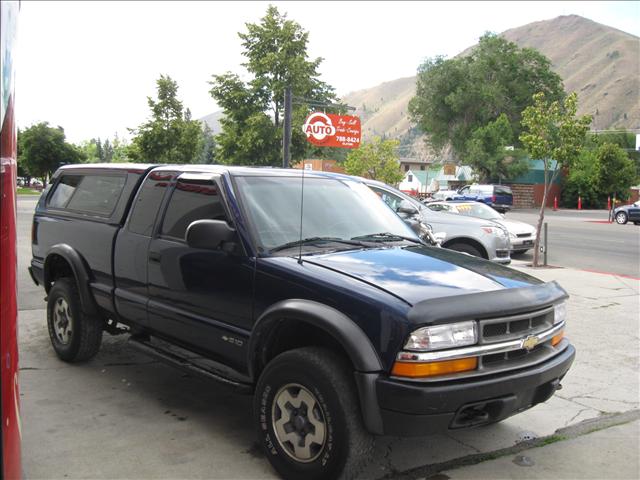 2001 Chevrolet S10 Base