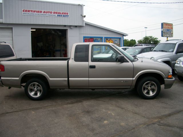 2001 Chevrolet S10 4dr Sdn Auto GLS w/XM