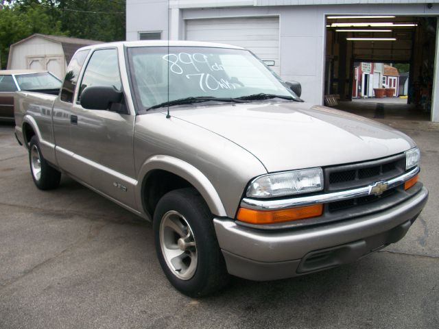 2001 Chevrolet S10 4dr Sdn Auto GLS w/XM