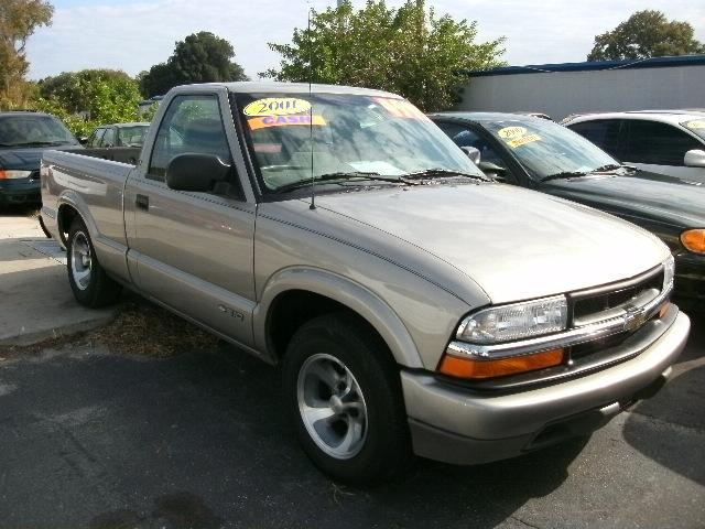 2001 Chevrolet S10 Base