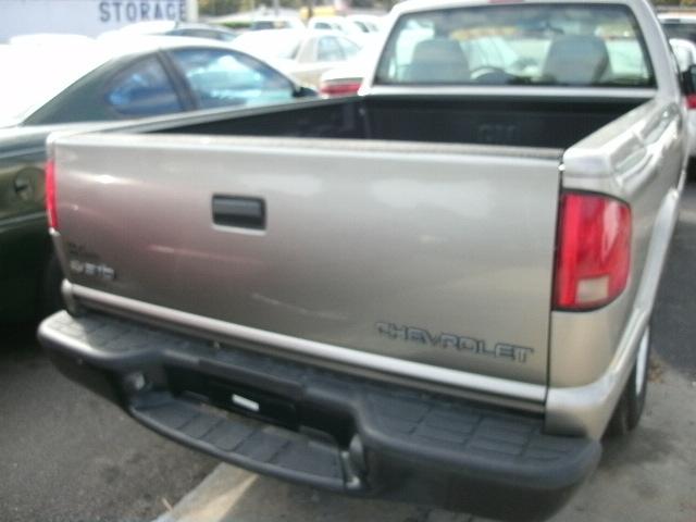 2001 Chevrolet S10 Base