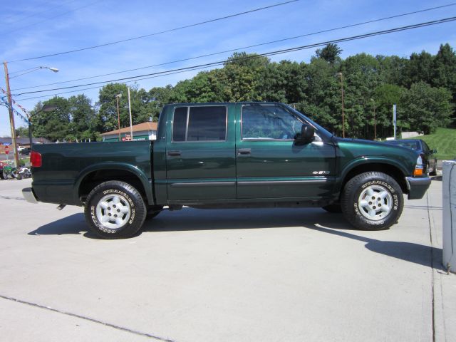 2001 Chevrolet S10 C300 Luxury Sedan 4D