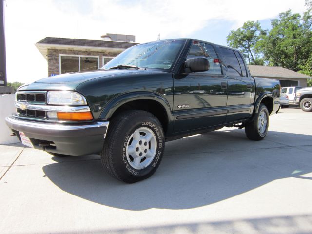 2001 Chevrolet S10 C300 Luxury Sedan 4D