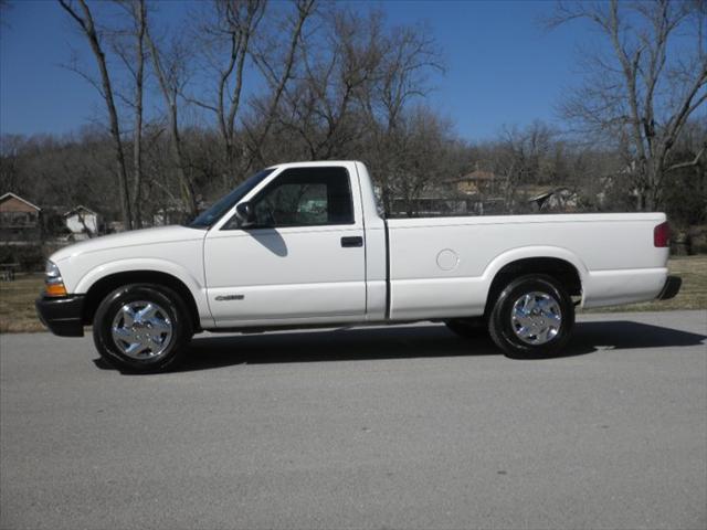 2001 Chevrolet S10 Base