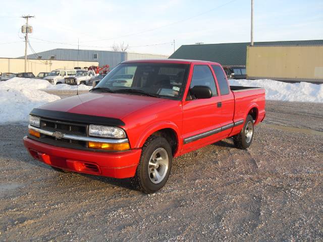 2001 Chevrolet S10 5dr EX-L RES W/dvd/leather