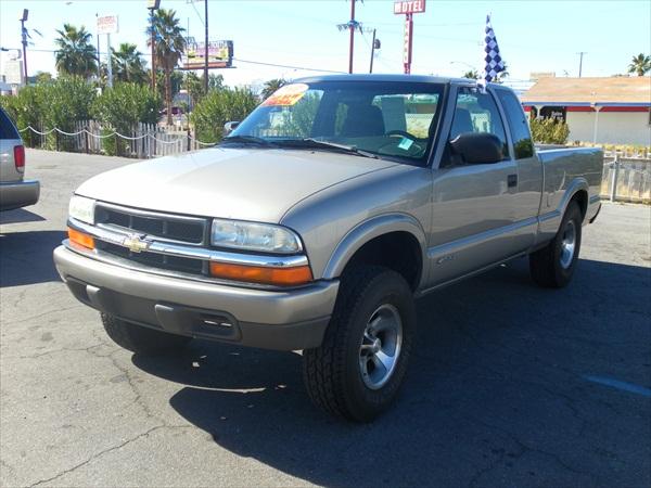 2001 Chevrolet S10 Base