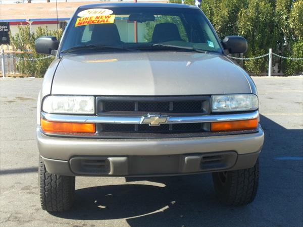 2001 Chevrolet S10 Base