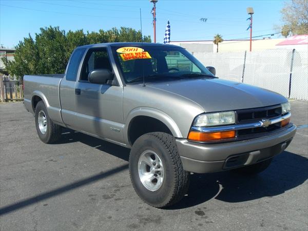 2001 Chevrolet S10 Base