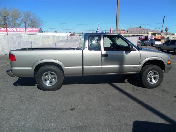 2001 Chevrolet S10 Base