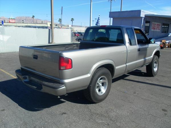 2001 Chevrolet S10 Base