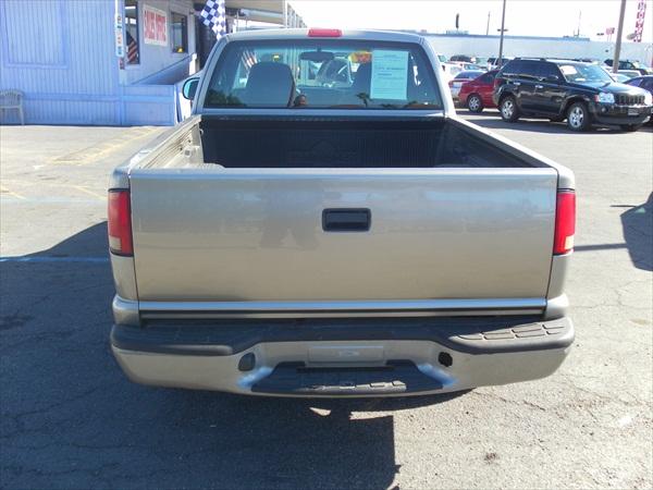 2001 Chevrolet S10 Base