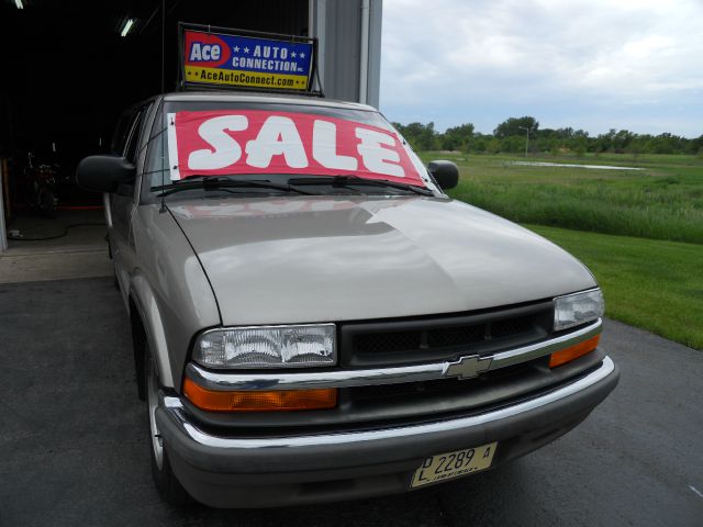 2001 Chevrolet S10 4dr Sdn Auto GLS w/XM