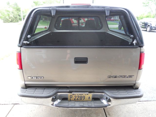 2001 Chevrolet S10 4dr Sdn Auto GLS w/XM