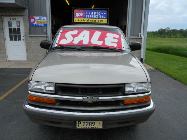 2001 Chevrolet S10 4dr Sdn Auto GLS w/XM