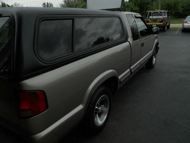 2001 Chevrolet S10 4dr Sdn Auto GLS w/XM