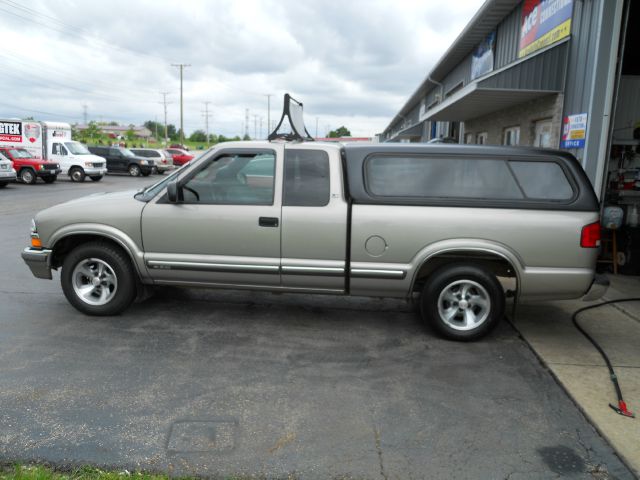 2001 Chevrolet S10 4dr Sdn Auto GLS w/XM