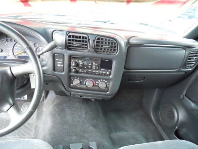 2001 Chevrolet S10 4dr Sdn Auto GLS w/XM