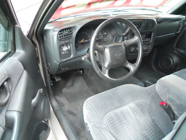 2001 Chevrolet S10 4dr Sdn Auto GLS w/XM