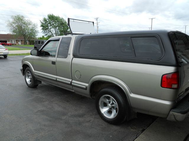 2001 Chevrolet S10 4dr Sdn Auto GLS w/XM