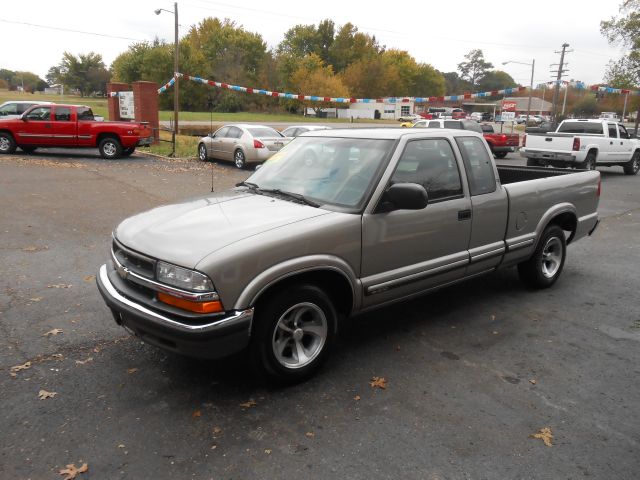 2001 Chevrolet S10 4dr Sdn Auto GLS w/XM