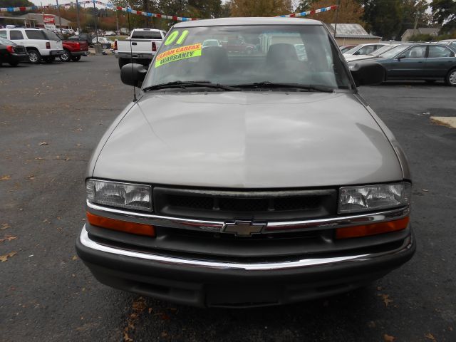 2001 Chevrolet S10 4dr Sdn Auto GLS w/XM