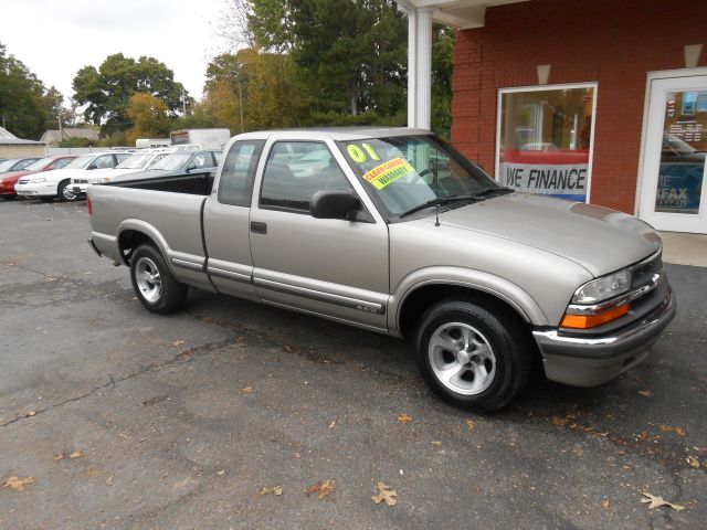 2001 Chevrolet S10 4dr Sdn Auto GLS w/XM