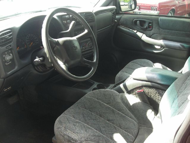 2001 Chevrolet S10 C300 Luxury Sedan 4D