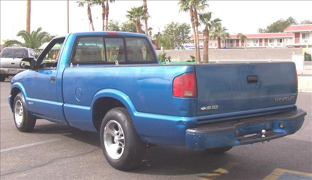 2001 Chevrolet S10 Base