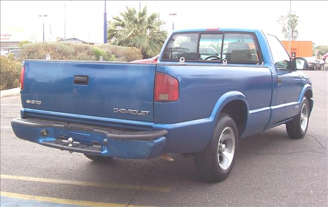 2001 Chevrolet S10 Base