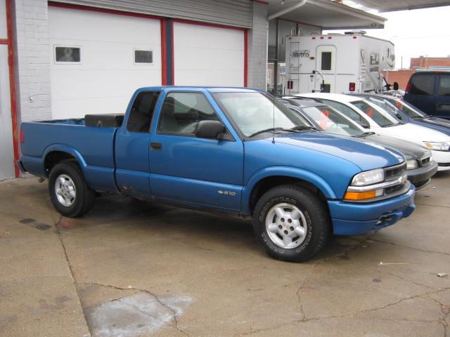 2001 Chevrolet S10 Base