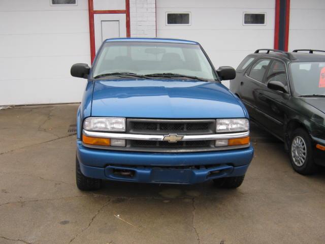 2001 Chevrolet S10 Base