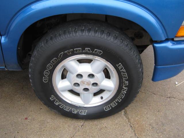 2001 Chevrolet S10 Base