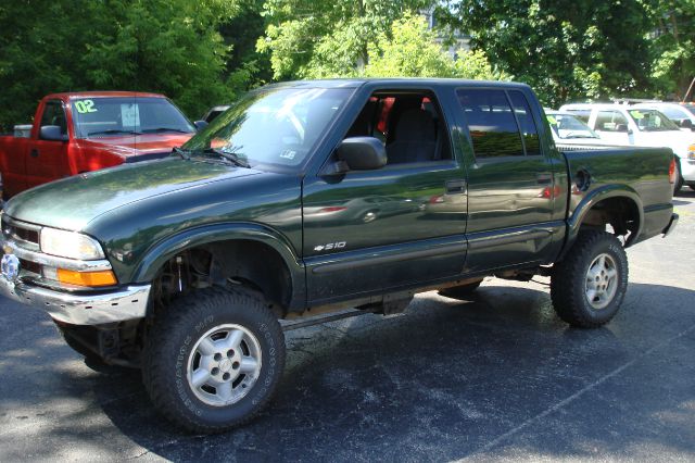 2001 Chevrolet S10 C300 Luxury Sedan 4D