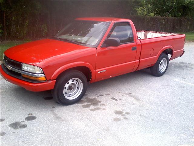 2001 Chevrolet S10 F150 Regular Cab XLT Pickup 4D 8 Ft