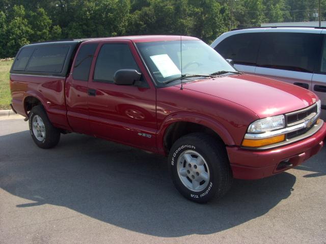 2001 Chevrolet S10 Base