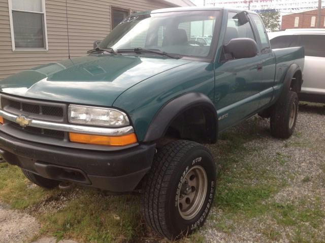 2001 Chevrolet S10 4dr Sdn Auto GLS w/XM