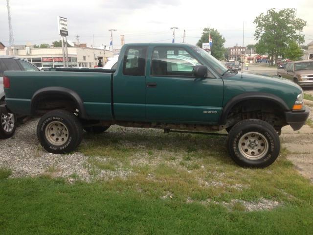 2001 Chevrolet S10 4dr Sdn Auto GLS w/XM