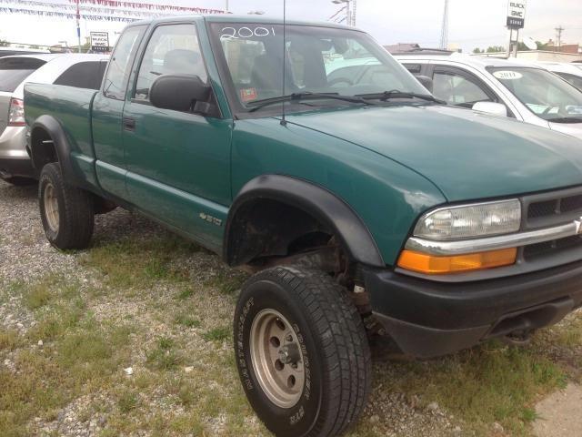 2001 Chevrolet S10 4dr Sdn Auto GLS w/XM