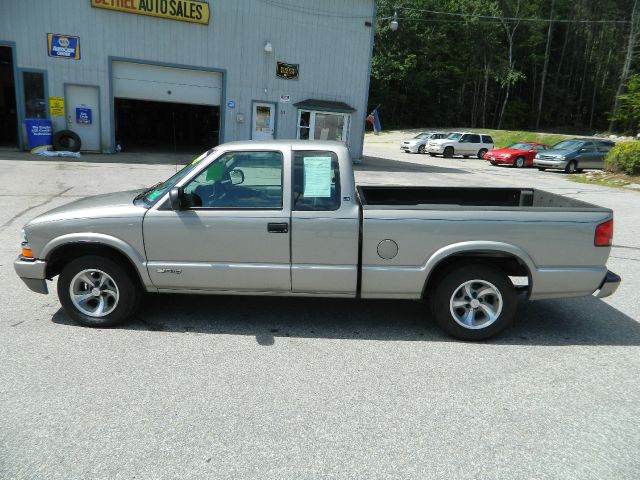 2001 Chevrolet S10 4dr Sdn Auto GLS w/XM