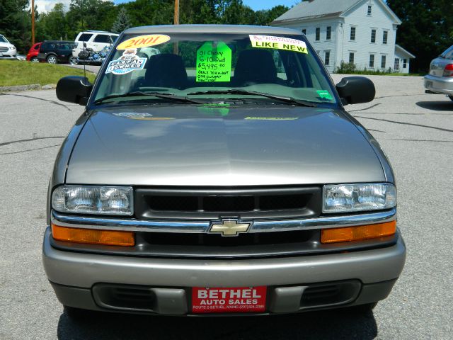 2001 Chevrolet S10 4dr Sdn Auto GLS w/XM