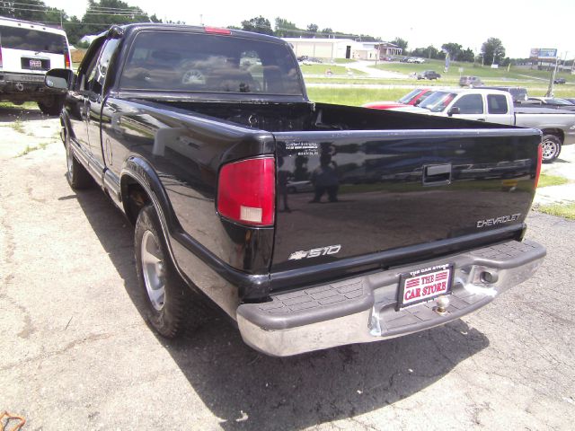 2001 Chevrolet S10 4dr Sdn Auto GLS w/XM