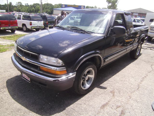 2001 Chevrolet S10 4dr Sdn Auto GLS w/XM