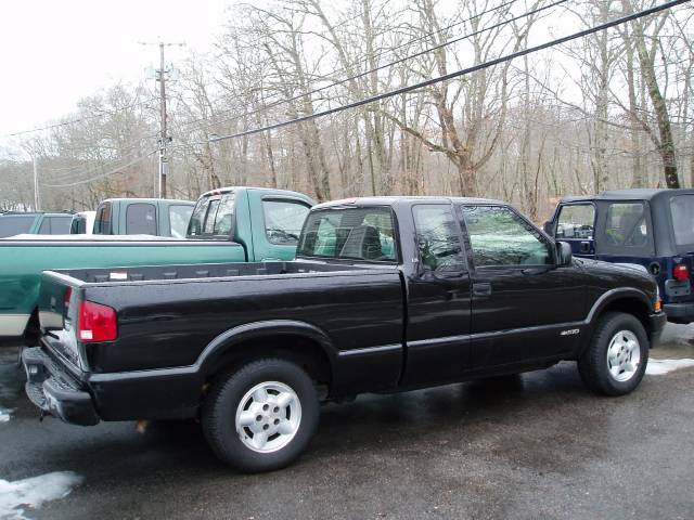 2001 Chevrolet S10 Base