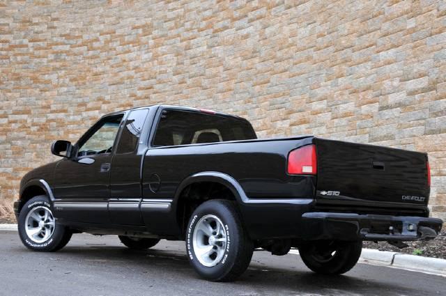 2001 Chevrolet S10 Base