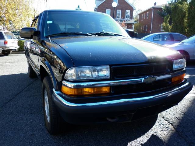 2001 Chevrolet S10 Base