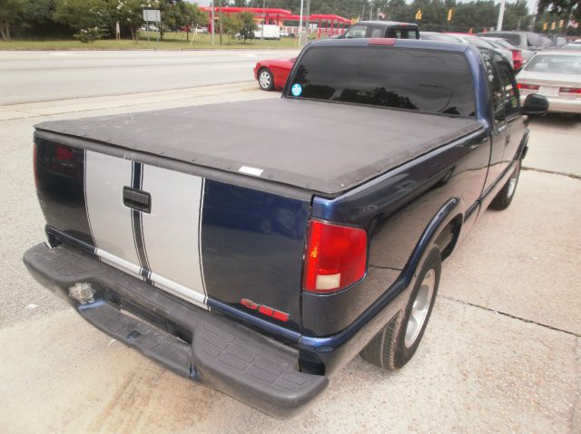 2001 Chevrolet S10 4dr Sdn Auto GLS w/XM